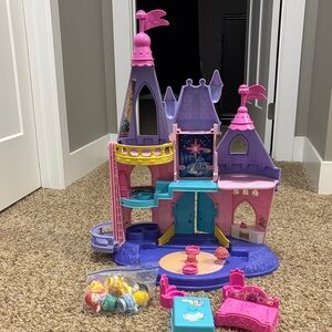 Fisher-Price Little People Disney Princess Songs Palace playset.